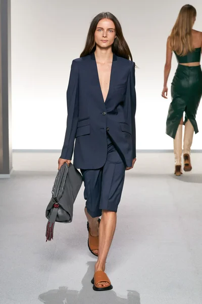 Look 27